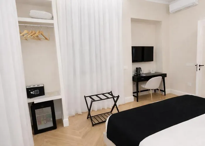 Sofia & Affittacamere 4*